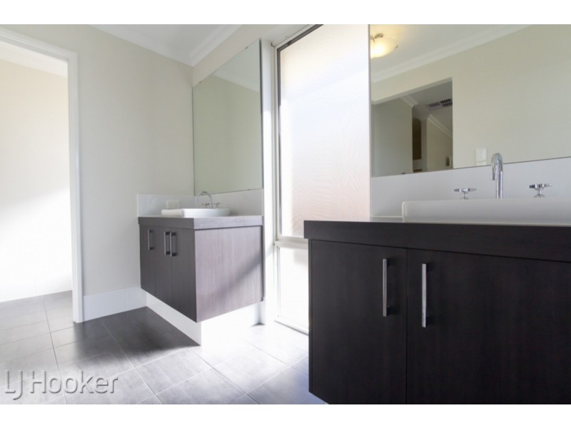 16 Bancoura Parkway, Secret Harbour WA 6173