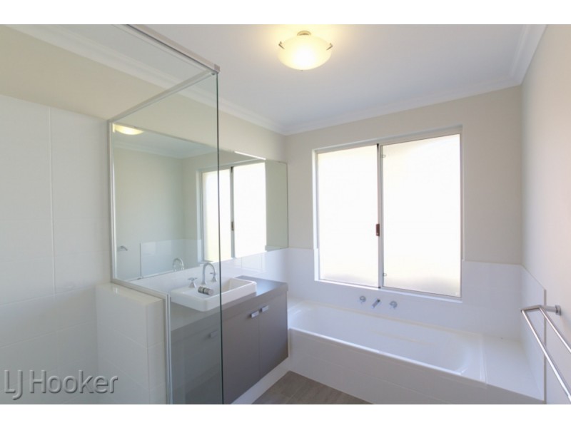 16 Bancoura Parkway, Secret Harbour WA 6173