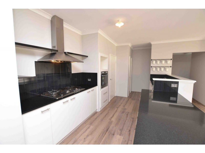 4 Hummingbird Way, Singleton WA 6175