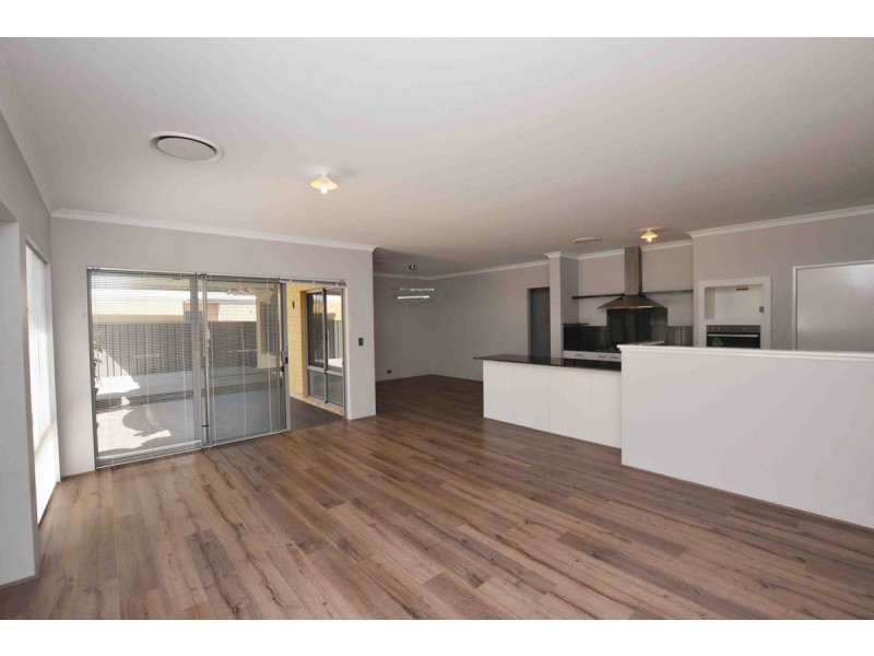 4 Hummingbird Way, Singleton WA 6175