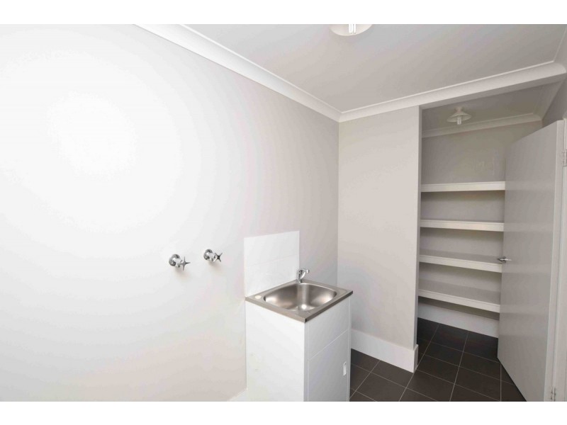 4 Hummingbird Way, Singleton WA 6175