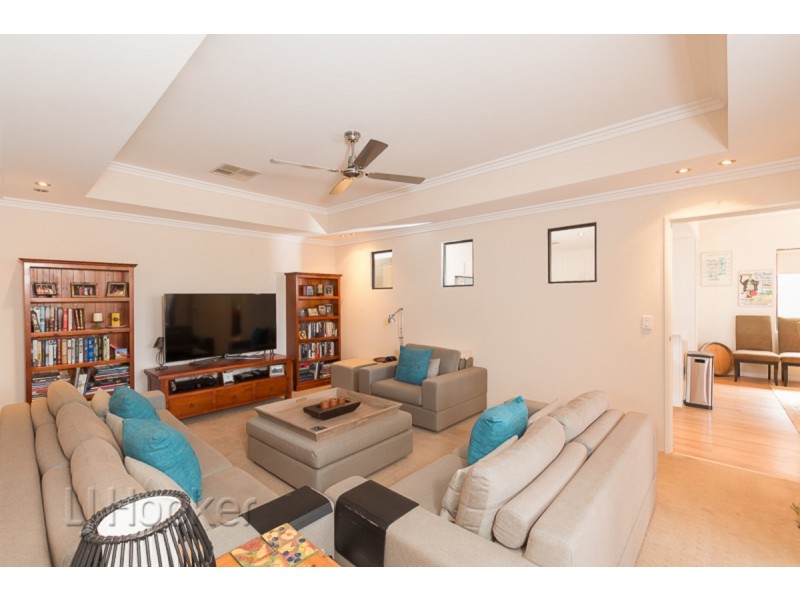 5 Buttercup Parkway, Halls Head WA 6210