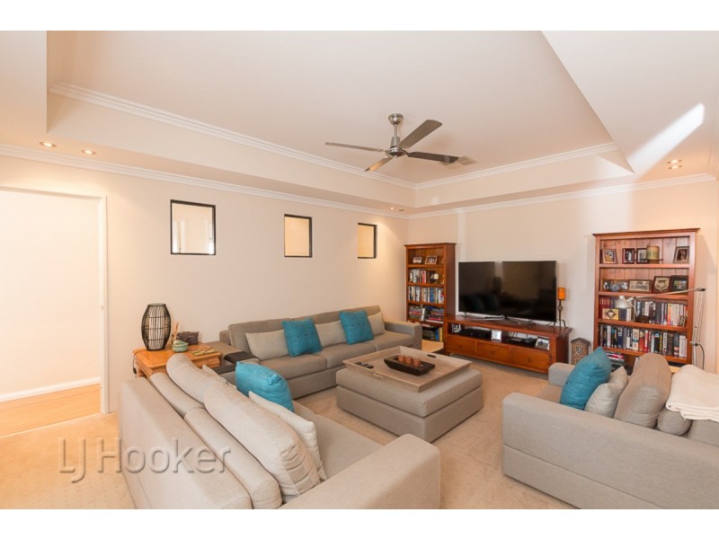 5 Buttercup Parkway, Halls Head WA 6210