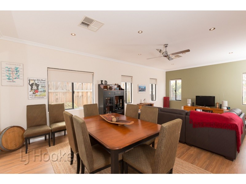 5 Buttercup Parkway, Halls Head WA 6210
