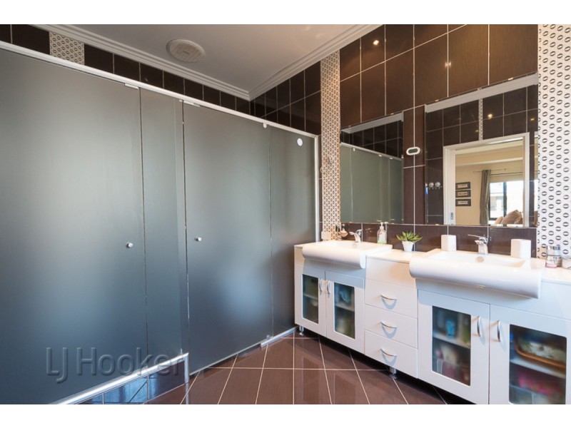 5 Buttercup Parkway, Halls Head WA 6210