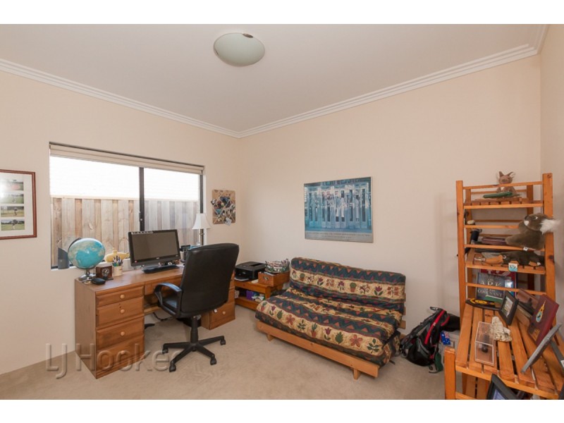 5 Buttercup Parkway, Halls Head WA 6210