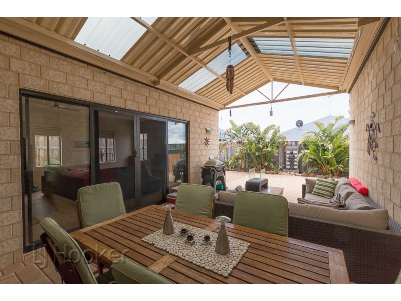 5 Buttercup Parkway, Halls Head WA 6210