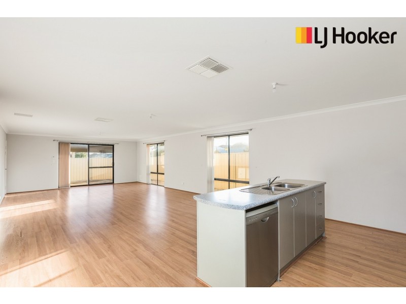 64 Bancoura Parkway, Secret Harbour WA 6173