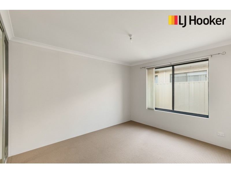 64 Bancoura Parkway, Secret Harbour WA 6173