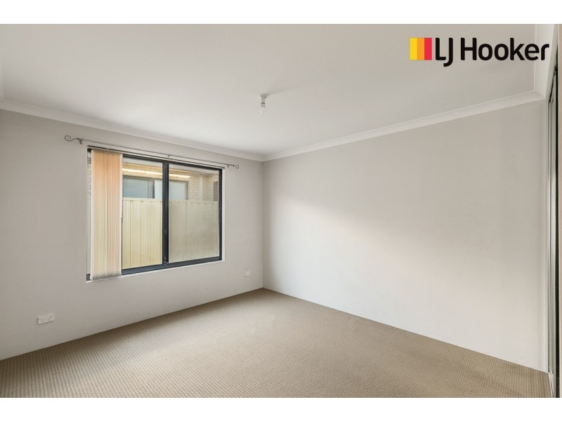 64 Bancoura Parkway, Secret Harbour WA 6173