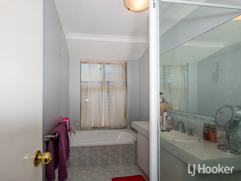 14 Kentia Close, Warnbro WA 6169