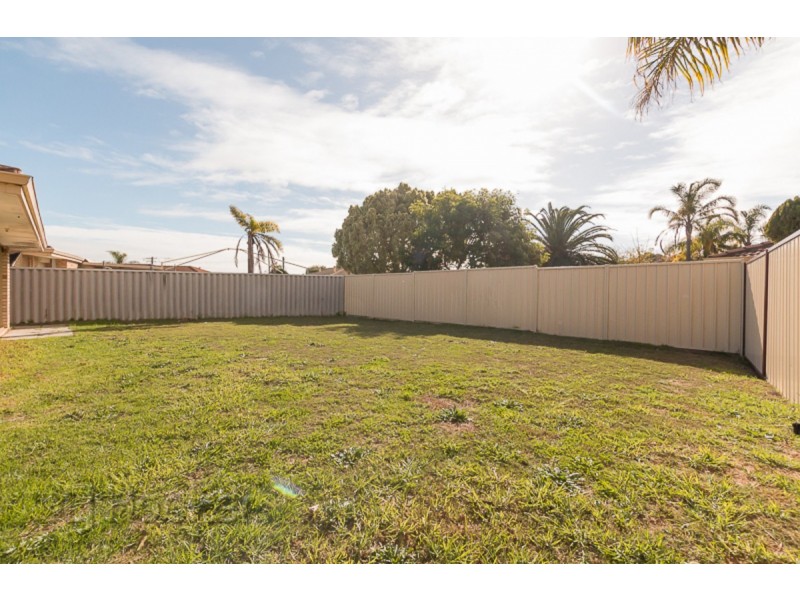 9 Fortescue Road, Cooloongup WA 6168