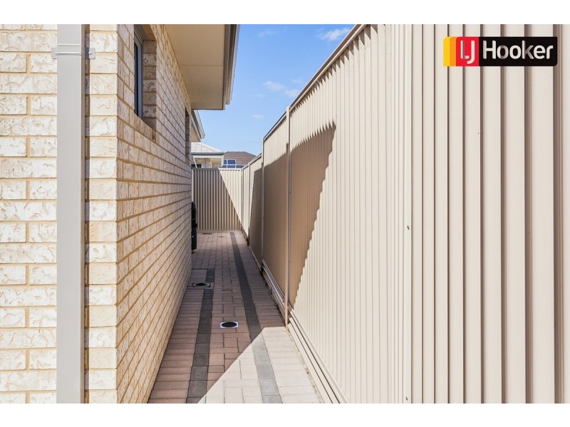 2/133 Harrington Waters Drive, Waikiki WA 6169