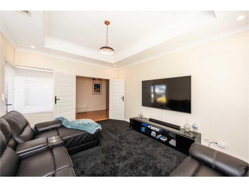 25 Salton Street, Secret Harbour WA 6173