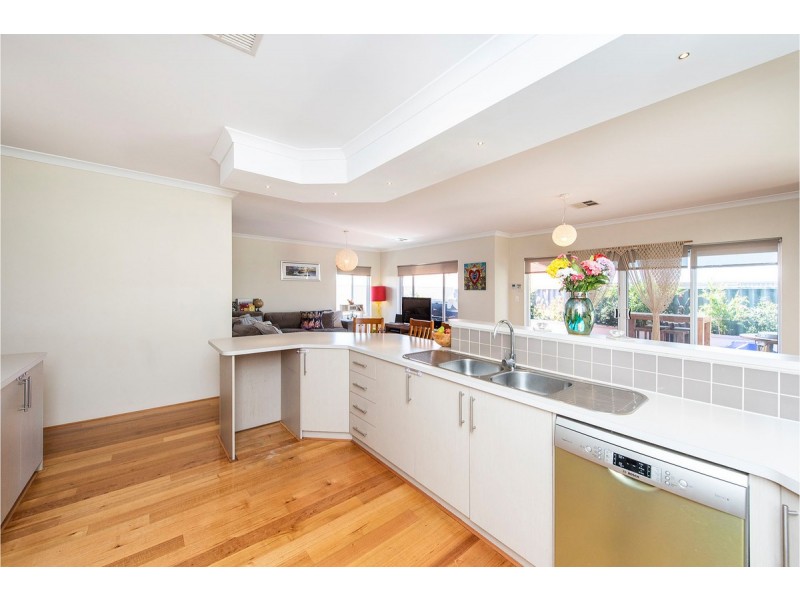 25 Salton Street, Secret Harbour WA 6173