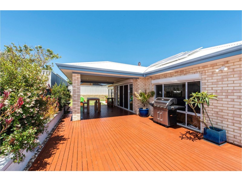 25 Salton Street, Secret Harbour WA 6173