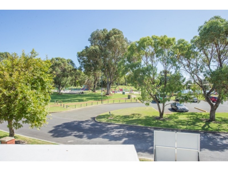 13/12 Westralia Gardens, Rockingham WA 6168