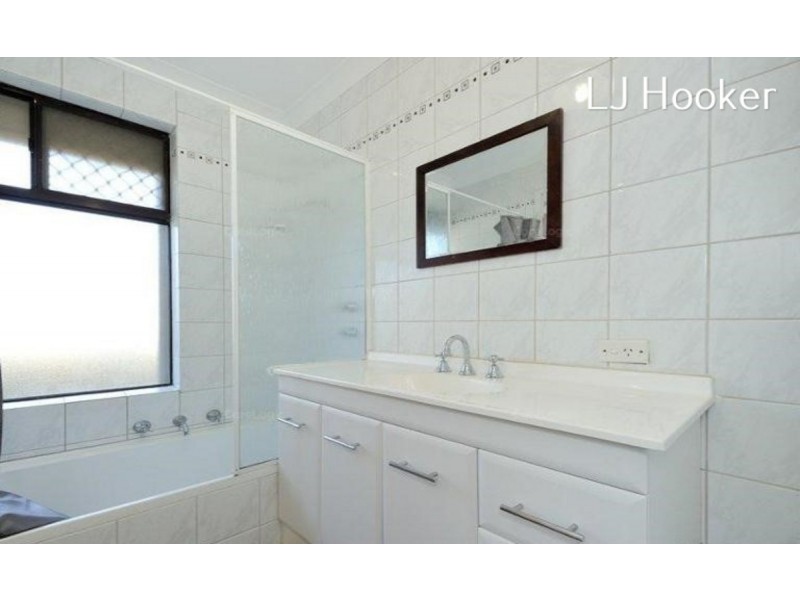 11 Grange Drive, Cooloongup WA 6168