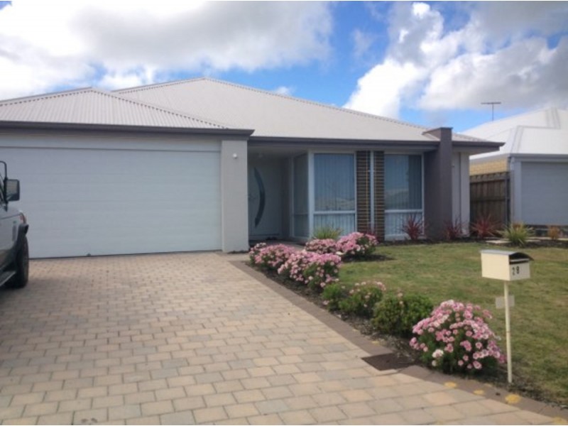 28 Sapphire Chase, Wellard WA 6170