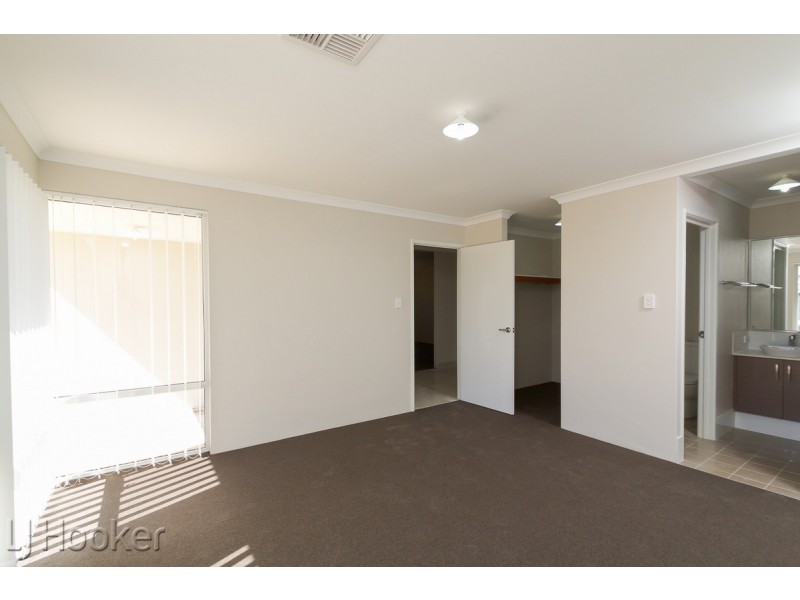 28 Sapphire Chase, Wellard WA 6170