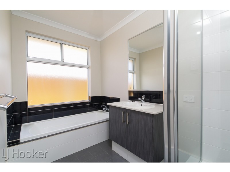 28 Sapphire Chase, Wellard WA 6170