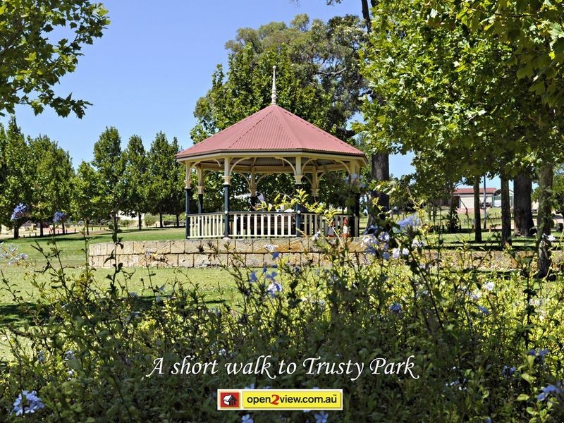 61 Huxtable Terrace, Baldivis WA 6171