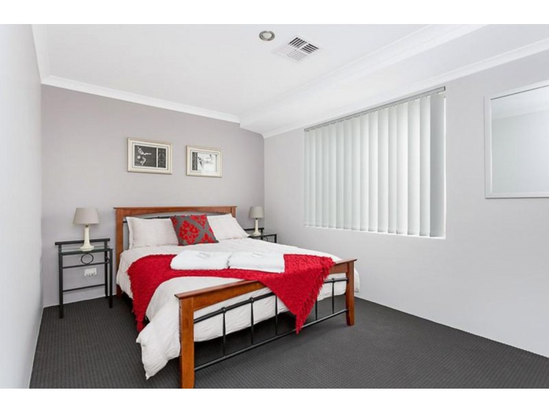 14 Bates Way, Warnbro WA 6169