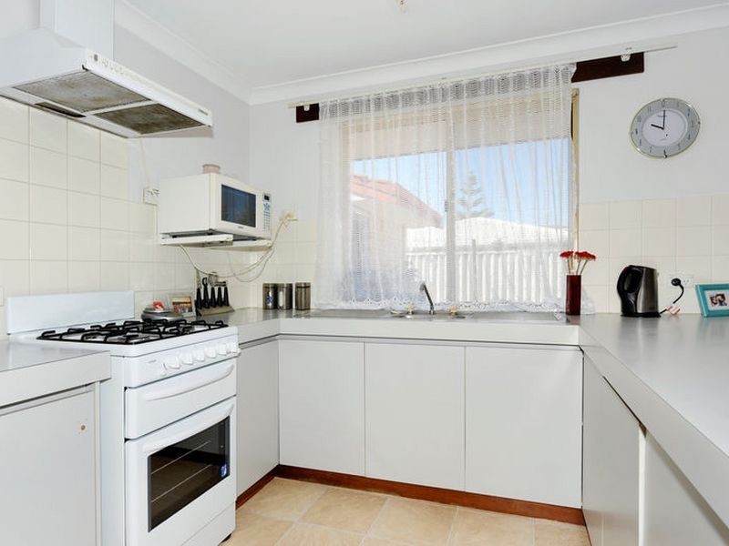 12 Teakdale Close, Safety Bay WA 6169