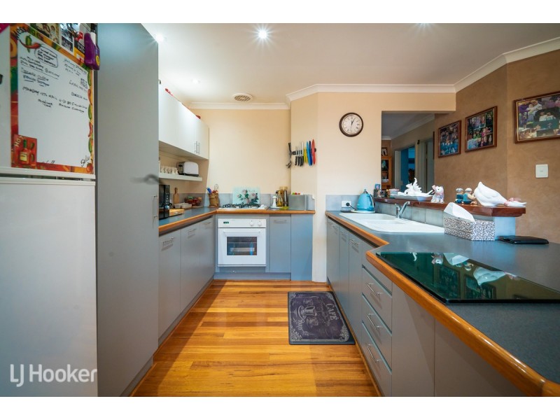17 Karrawa Gardens, Port Kennedy WA 6172