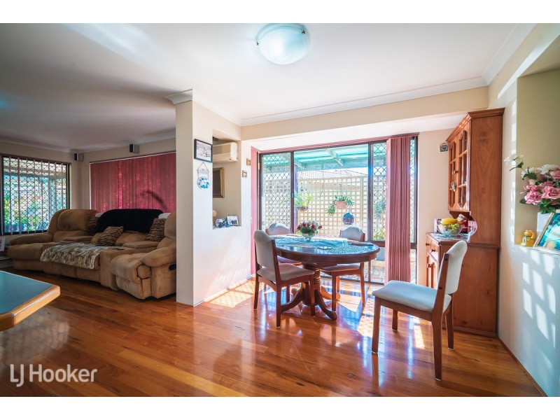 17 Karrawa Gardens, Port Kennedy WA 6172