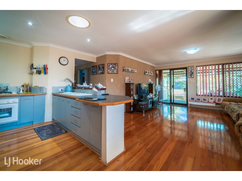 17 Karrawa Gardens, Port Kennedy WA 6172