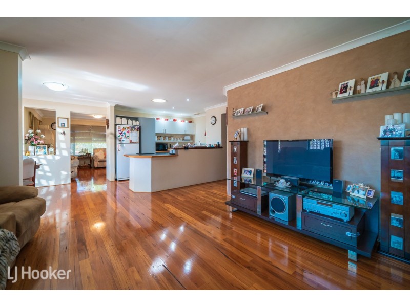 17 Karrawa Gardens, Port Kennedy WA 6172