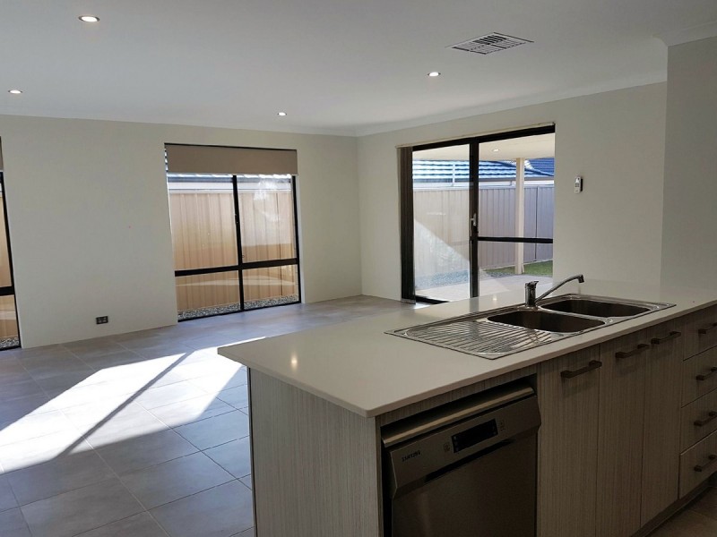 26 Aquamarine Parade, Karnup WA 6176