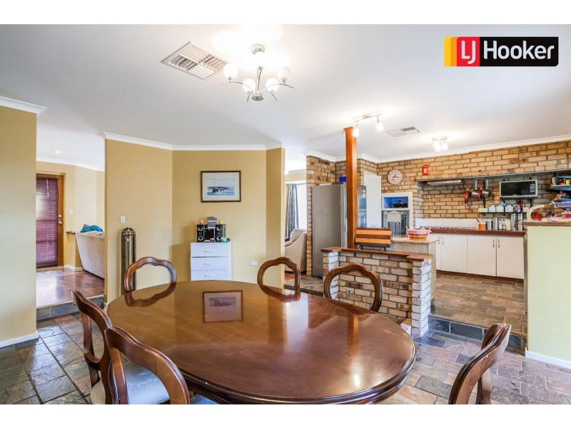 8 Doncaster Gardens, Port Kennedy WA 6172