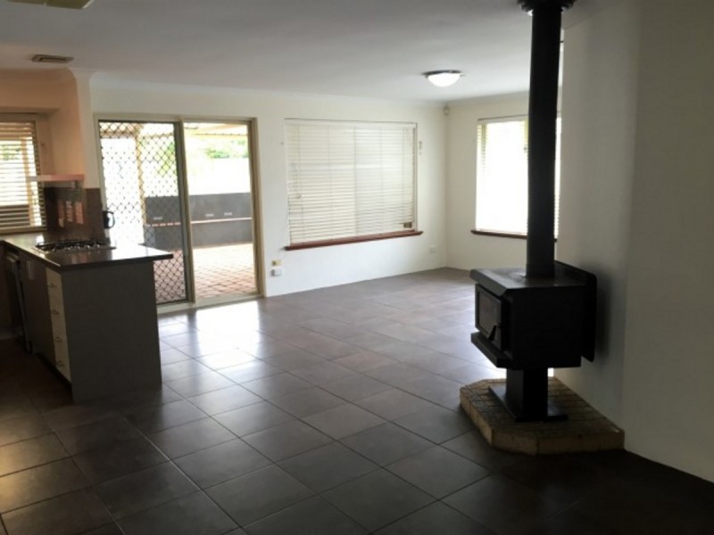 15 Santa Barbara Court, Waikiki WA 6169