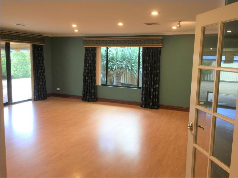 8 Anzio Court, Secret Harbour WA 6173