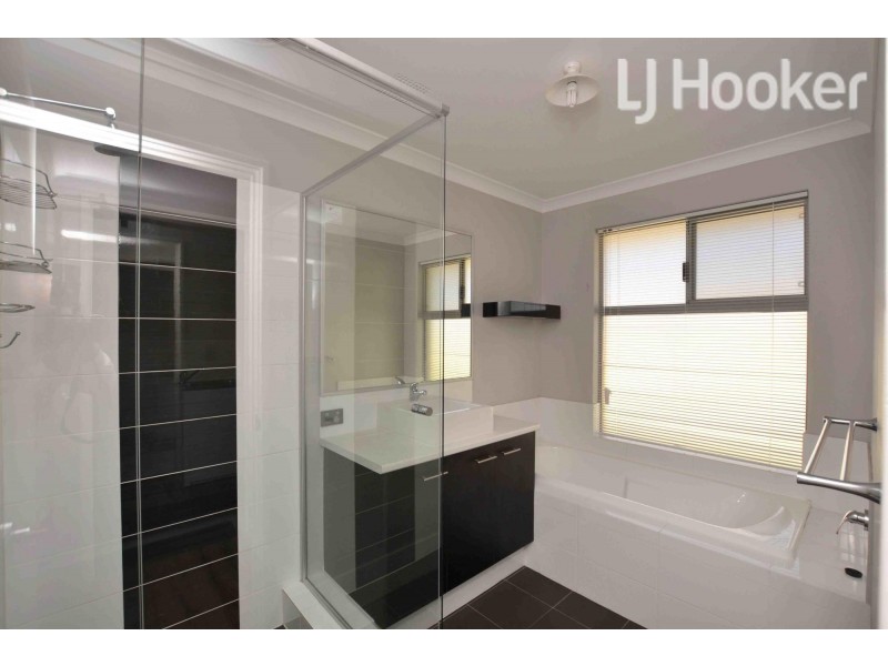 4 Hummingbird Way, Singleton WA 6175