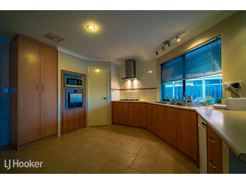 16 Cambernon Green, Port Kennedy WA 6172