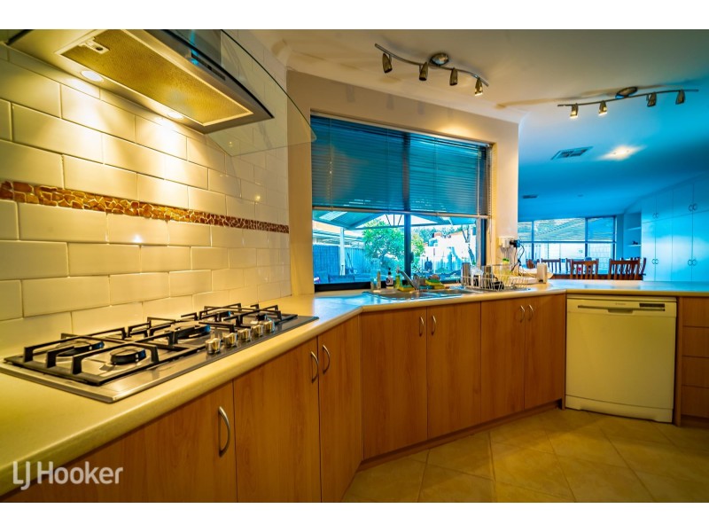 16 Cambernon Green, Port Kennedy WA 6172