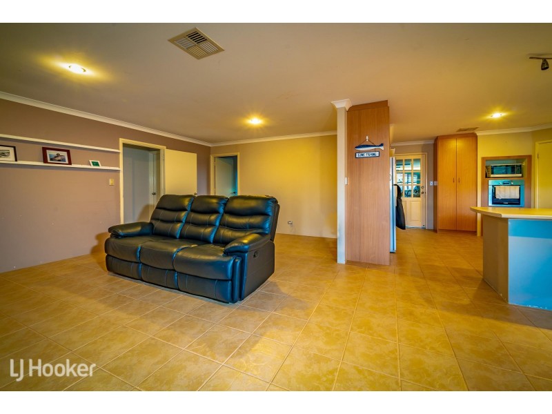 16 Cambernon Green, Port Kennedy WA 6172