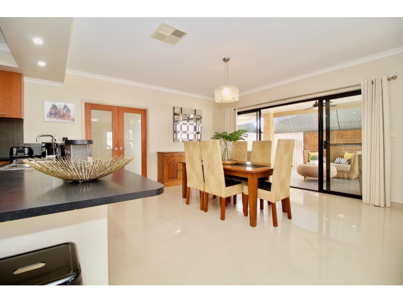 1 Abbeytown Circle, Waikiki WA 6169