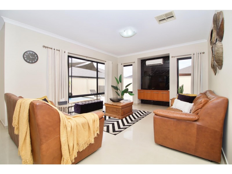 1 Abbeytown Circle, Waikiki WA 6169