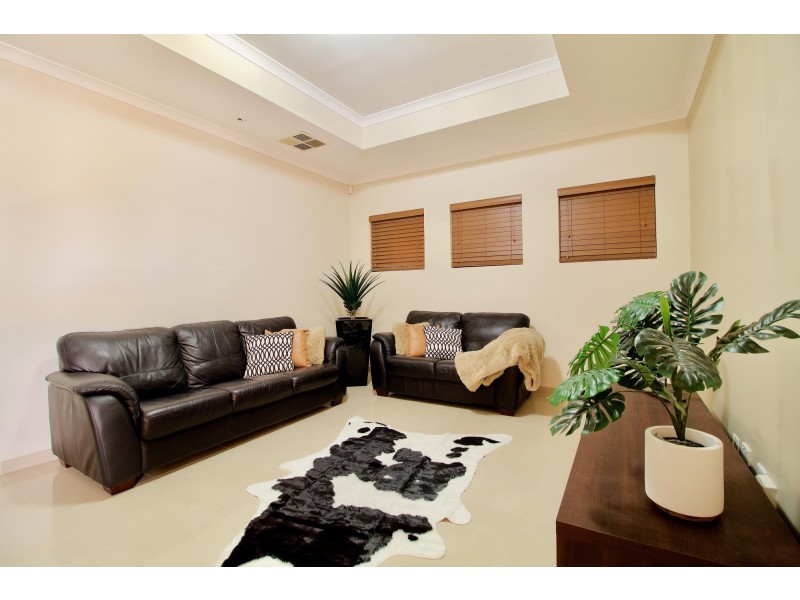 1 Abbeytown Circle, Waikiki WA 6169