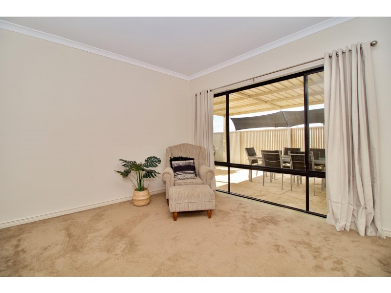 1 Abbeytown Circle, Waikiki WA 6169