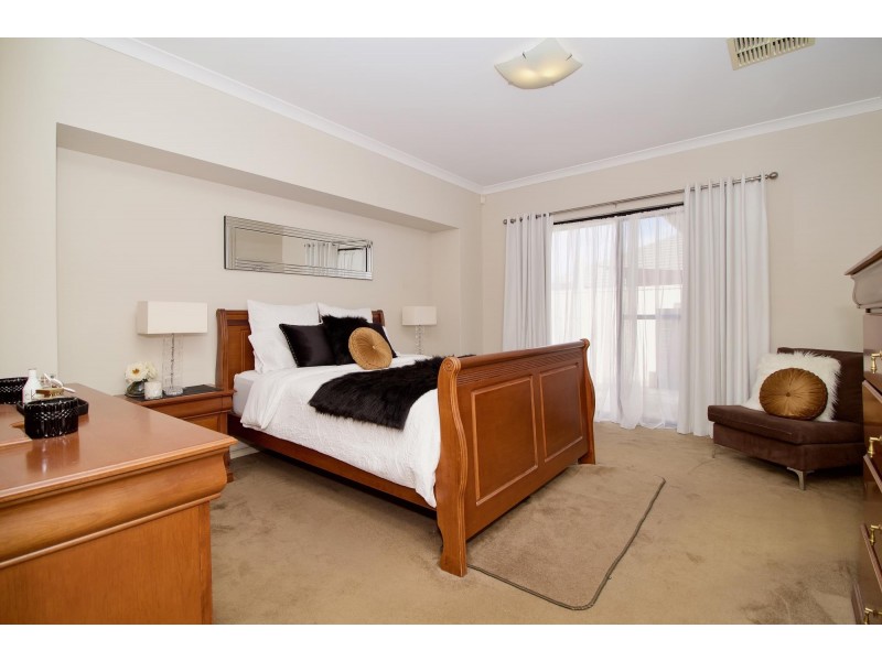 1 Abbeytown Circle, Waikiki WA 6169