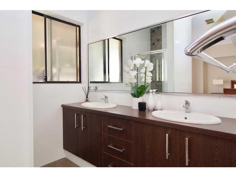 1 Abbeytown Circle, Waikiki WA 6169