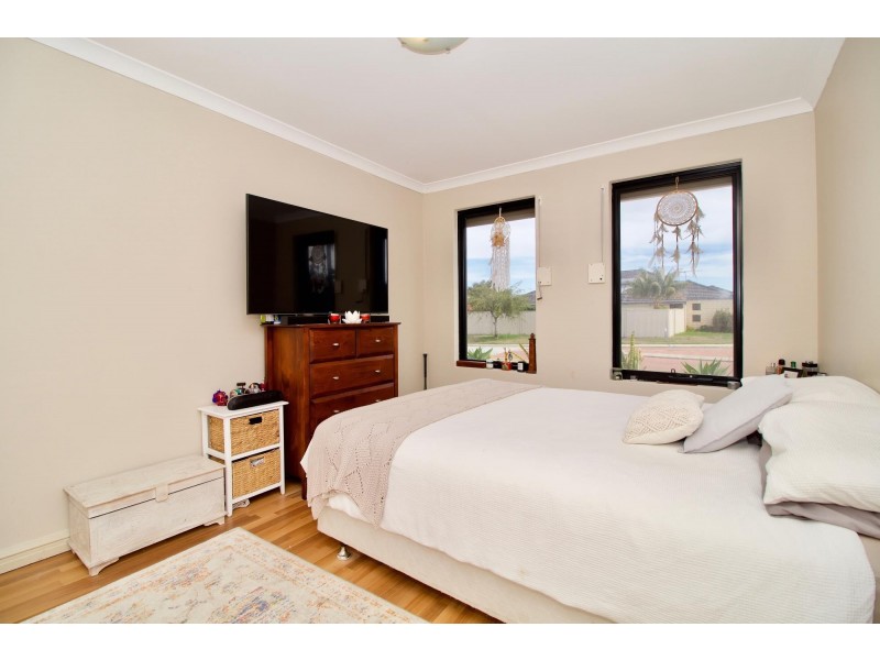 1 Abbeytown Circle, Waikiki WA 6169