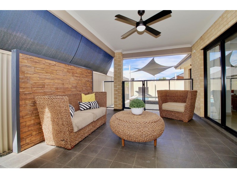 1 Abbeytown Circle, Waikiki WA 6169