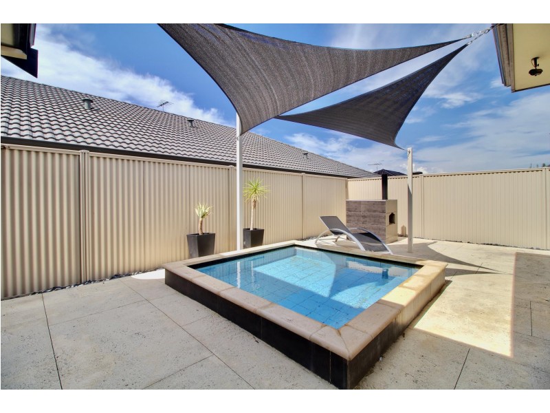 1 Abbeytown Circle, Waikiki WA 6169