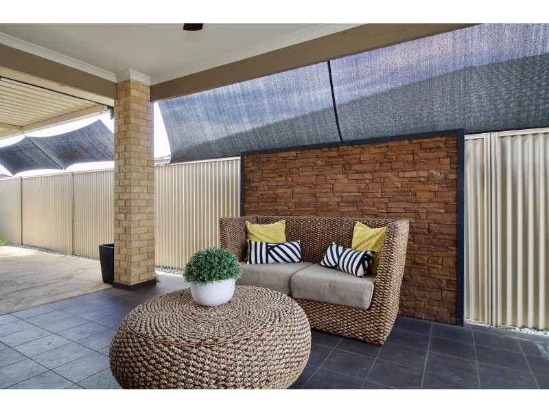 1 Abbeytown Circle, Waikiki WA 6169